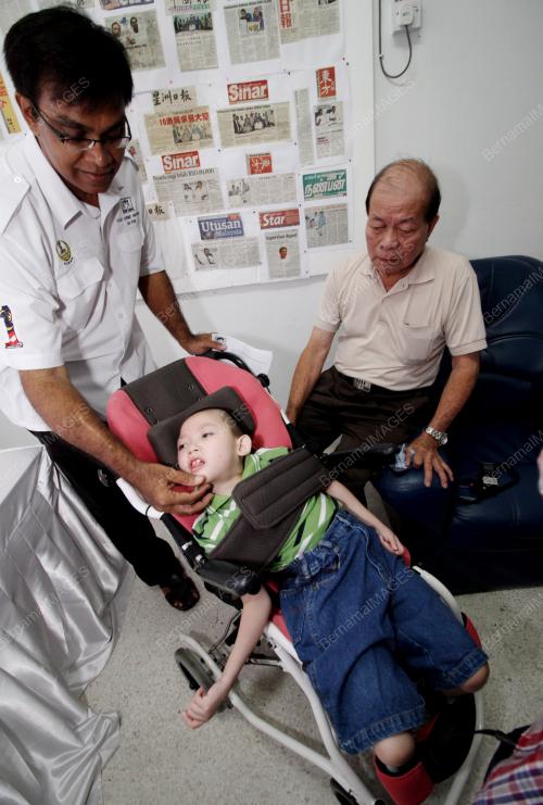 PK09_22092015_RAYU_BANTUAN