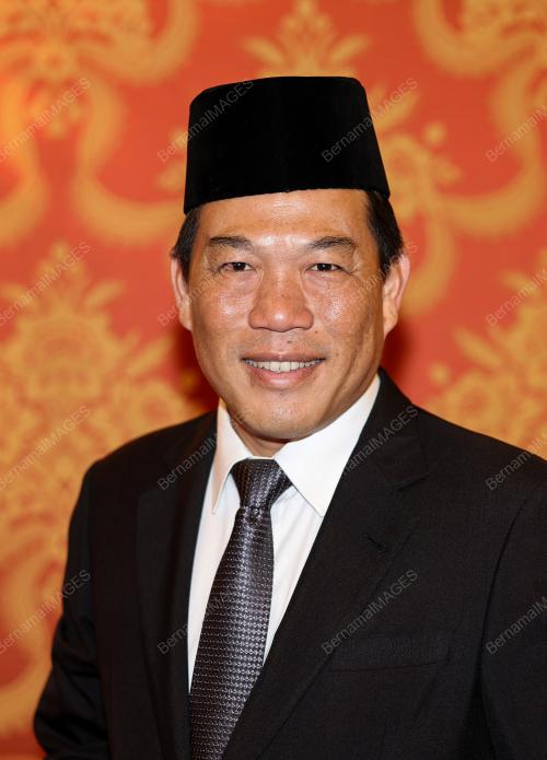 ISTIADAT MENGANGKAT SUMPAH EXCO PERAK
