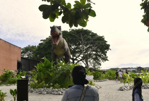 DINOSAUR ENCOUNTER WORLD