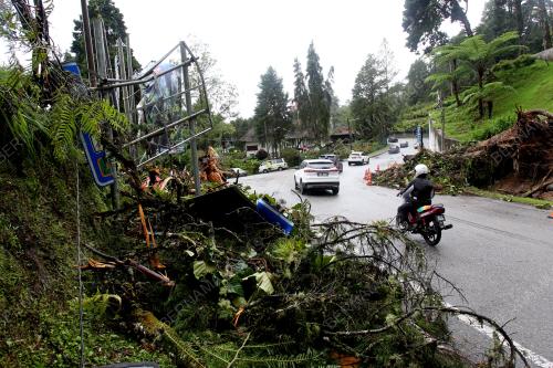 KEJADIAN TANAH RUNTUH