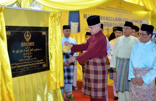 PK09_26062016_SULTAN_NAZRIN