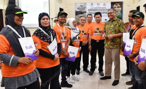 DATUK SERI DR SHAMSUL ANUAR NASARAH