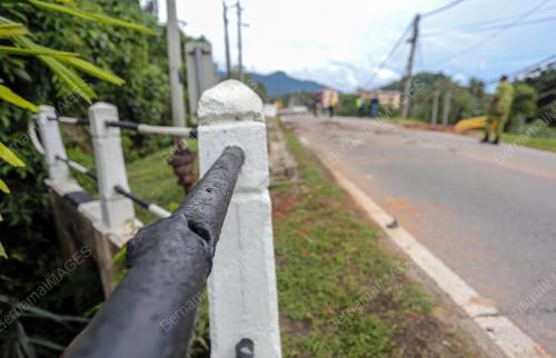 JAMBATAN LAMA SUNGAI SLIM