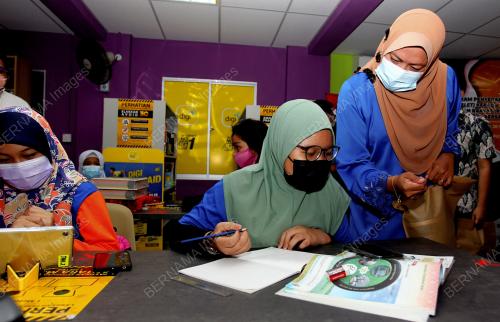 DATUK NOLEE ASHILIN MOHAMED RADZI