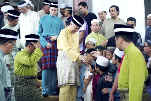 PK09_30052014_SULTAN_SOLAT