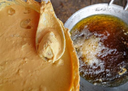 PENIAGA DURIAN GORENG