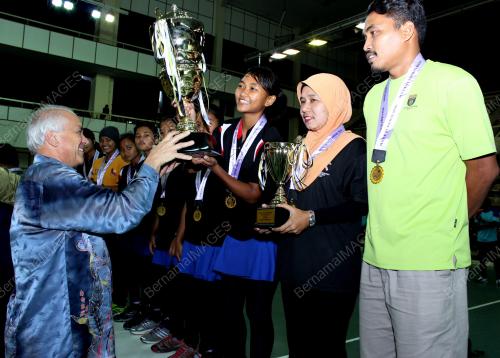 PK10_02062012_JUARA_WANITA