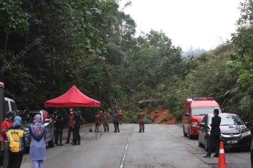 KEJADIAN TANAH RUNTUH DI JALAN SIMPANG PULAI - CAMERON HIGHLANDS