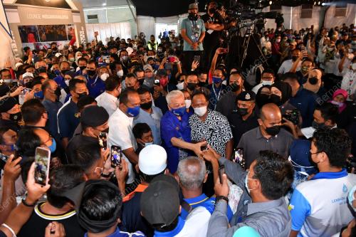 DATUK SERI ISMAIL SABRI YAAKOB