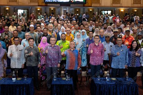 DATUK SERI SAARANI MOHAMAD