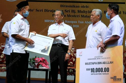 TAN SRI MUHYIDDIN YASSIN