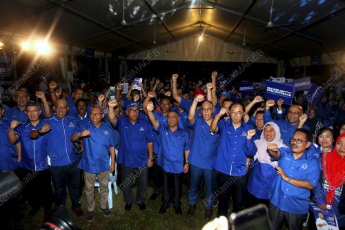 DATUK SERI SAARANI MOHAMAD