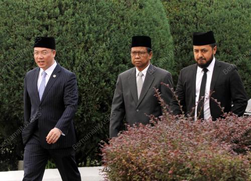 MENGHADAP SULTAN PERAK