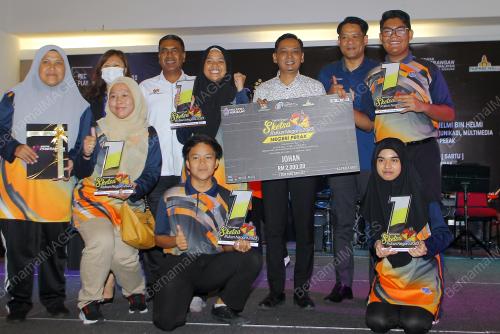 MOHD AZLAN HELMI