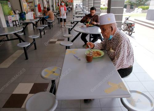 KEBENARAN MAKAN DI RESTORAN