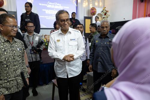 DATUK SERI DR DZULKEFLY AHMAD