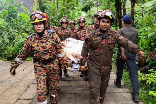 TANAH RUNTUH DI BANJARAN