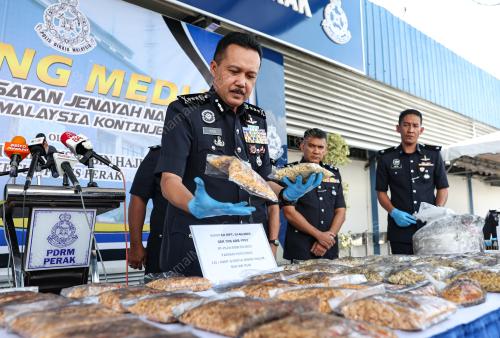 DATUK SERI MOHD YUSRI HASSAN BASRI