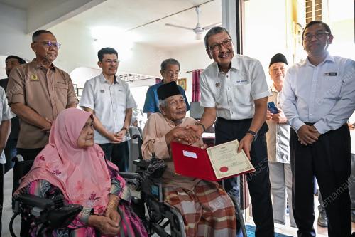 TAN SRI WAN DAHLAN ABDUL AZIZ