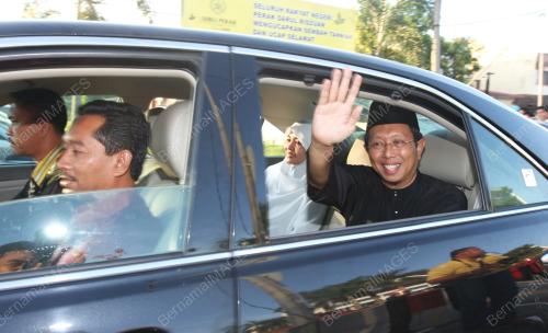 MOHAMAD NIZAR JAMALUDDIN