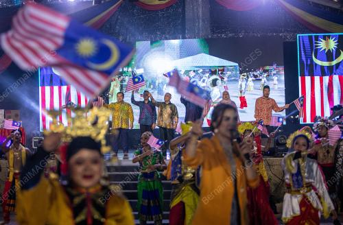 DATUK SERI SAARANI MOHAMAD