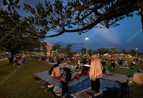 TINJAUAN IFTAR DI PADANG AWAM 