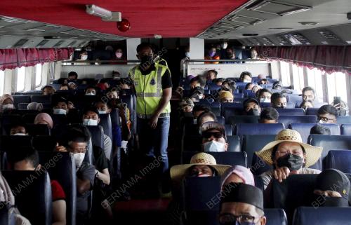 PELANCONG KE PULAU PANGKOR SEMPENA KEBENARAN RENTAS NEGERI