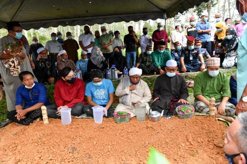 PENGEBUMIAN JENAZAH ALLAHYARHAM DATUK HASBULLAH OSMAN