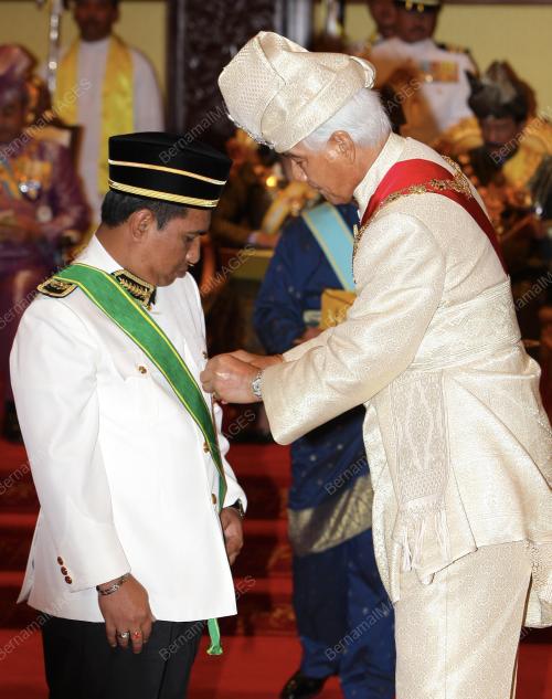 SULTAN AZLAN SHAH