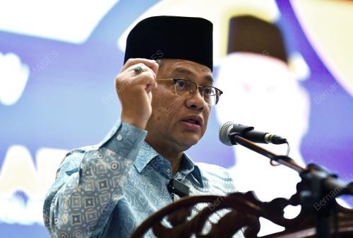DATUK DR MOHD NA'IM MOKHTAR