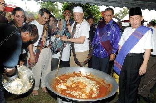 PK10_20122014_NAZRI