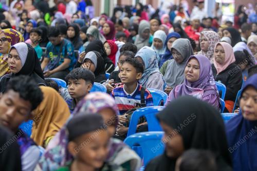 PENERIMA BANTUAN PERSEKOLAHAN
