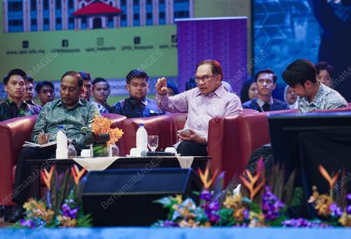 PERASMIAN ANUGERAH BUKU NEGARA DAN SESI TEMU ANWAR