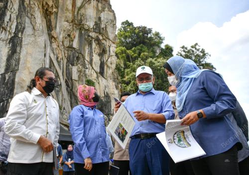 DATUK DR SHAMSUL ANUAR NASARAH