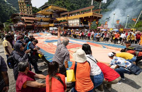 TINJAUAN SAMBUTAN HARI WESAK