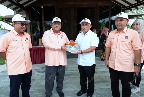 LAWATAN KERJA MENTERI KE PERAK AGROTOURISM RESORT