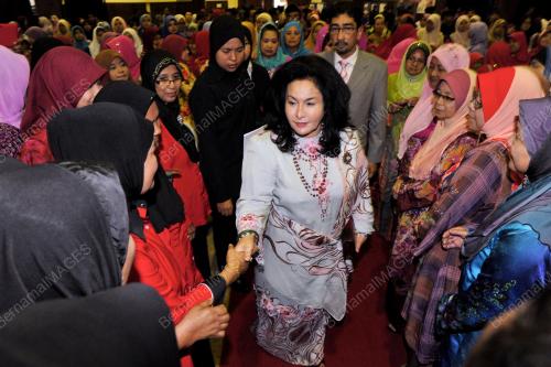 PK10_22112012_WANITA1