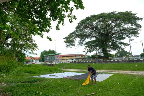 DOBI TRADISIONAL GUNA SETERIKA ANTIK TETAP MENJADI PILIHAN