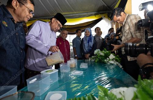 DATUK SERI ANWAR IBRAHIM 