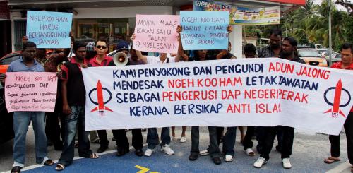 PK10_26092012_BANTAH