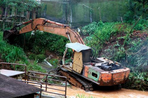 OPERASI SAR TANAH RUNTUH