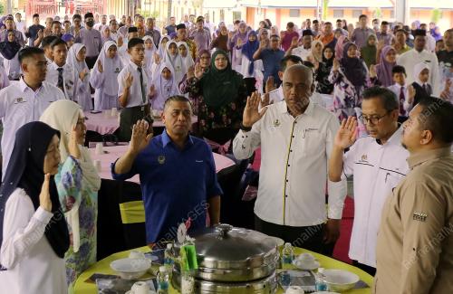 DATUK SERI SAARANI MOHAMED