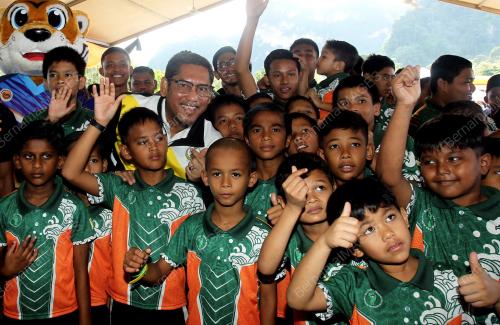 DATUK SERI AHMAD FAIZAL AZUMU