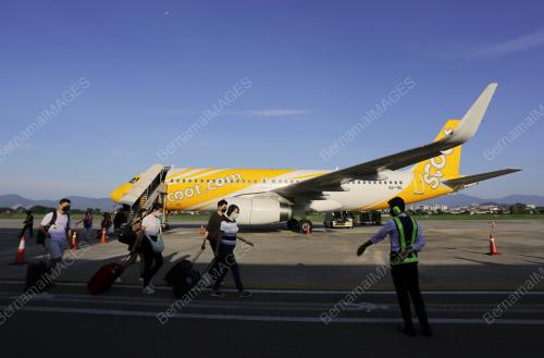 SAMBUTAN PENERBANGAN PERTAMA
