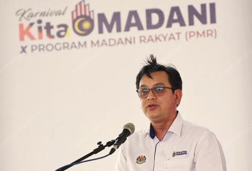 NIK KAMARUZAMAN NIK HUSIN