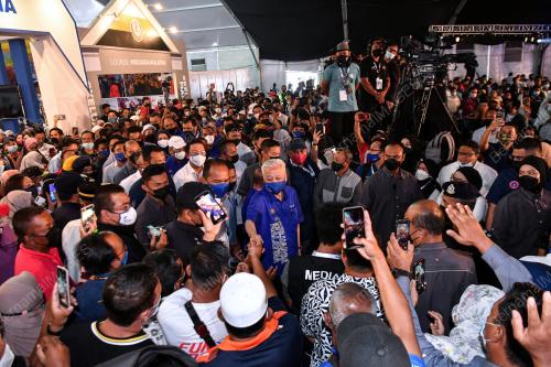 DATUK SERI ISMAIL SABRI YAAKOB
