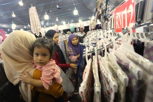 TINJAUAN ORANG RAMAI DI BAZAR RAYA MYDIN MERU
