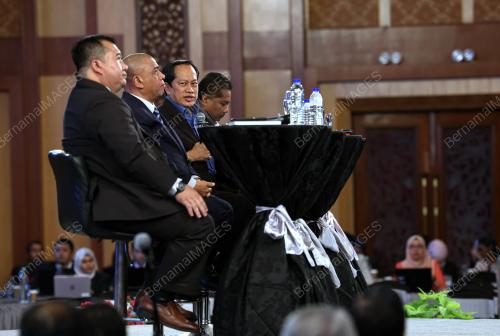 DATUK SERI AHMAD MASLAN