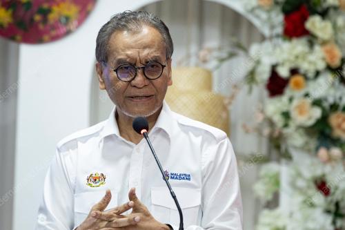 DATUK SERI DR DZULKEFLY AHMAD