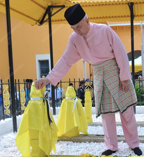 PK11_10052015_MAKAM